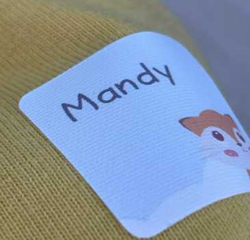 Umývateľný materiál na štítky na odevy na priamu aplikáciu na látku