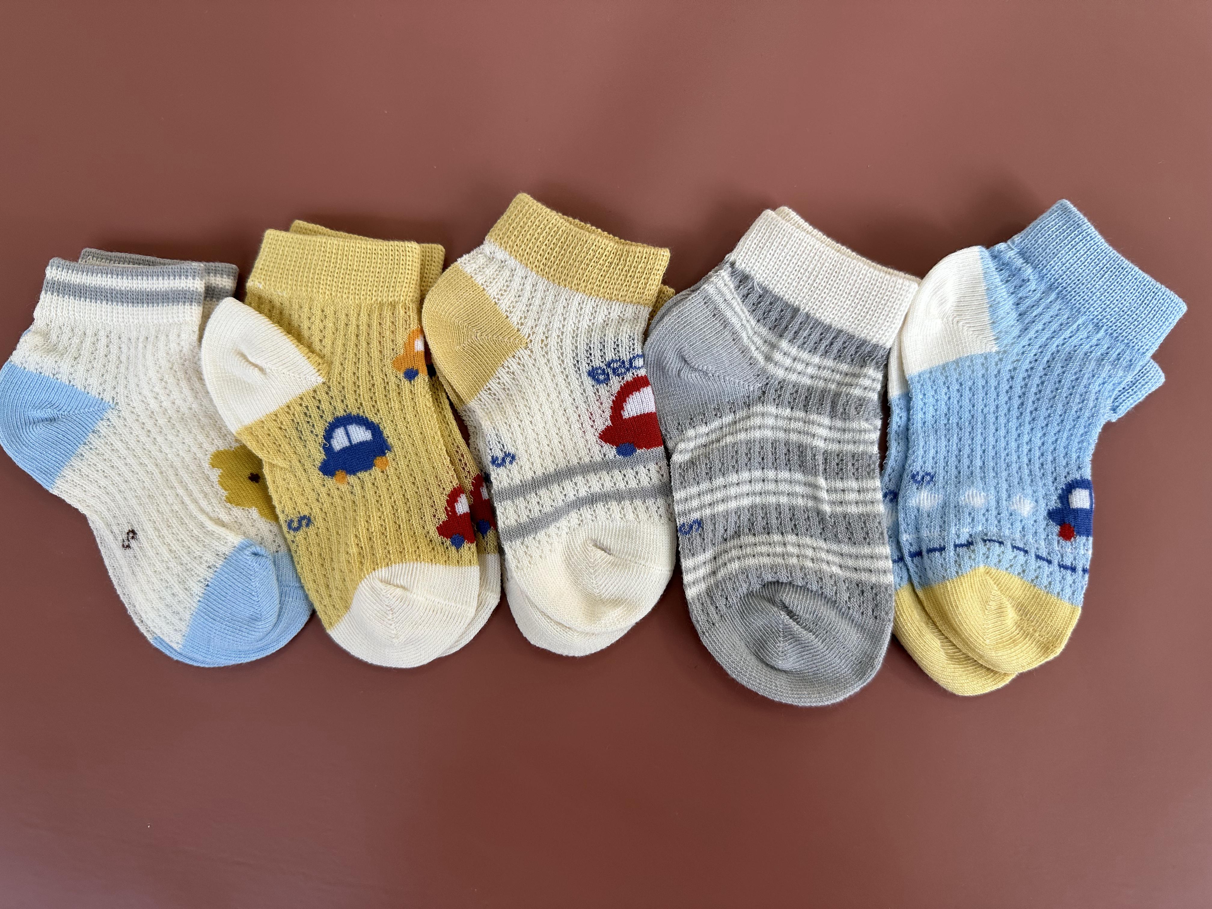 neželezn&eacute; št&iacute;tky na odevy 