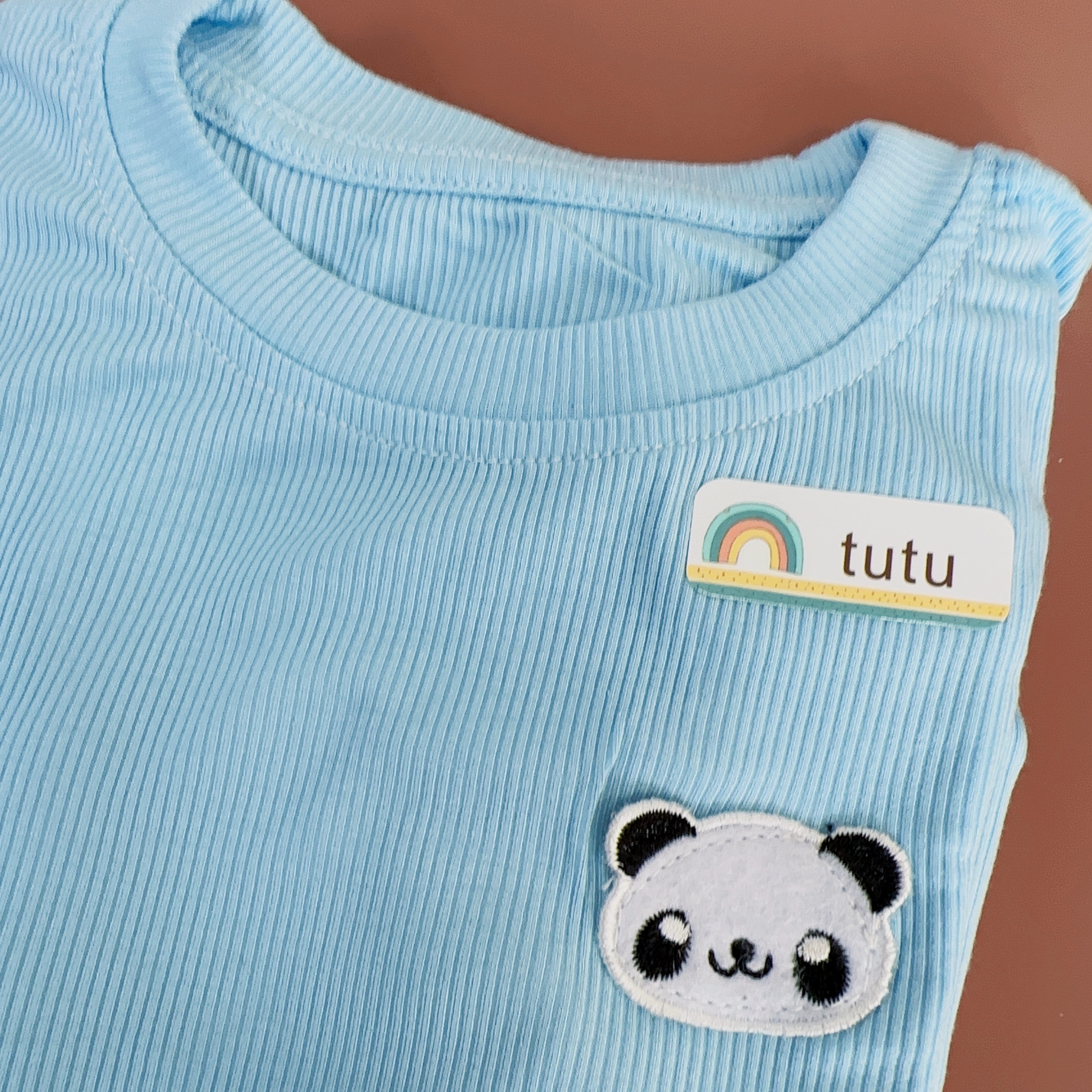Výhody a všestrannosť umývateľných personalizovaných štítkov na oblečenie