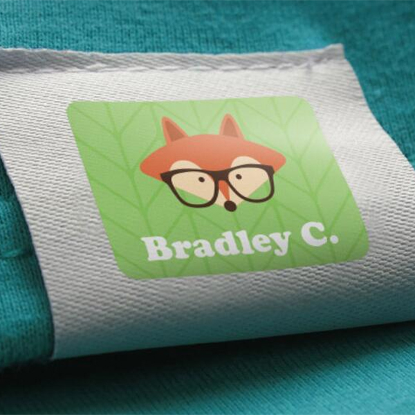 Kreatívne spôsoby použitia samolepiek v detských šatníkoch